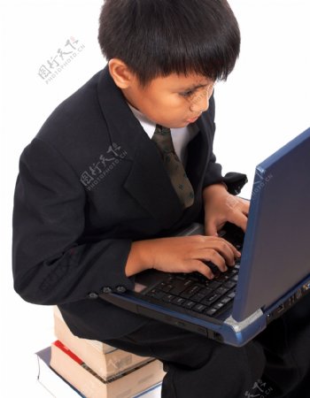 孩子做作业他在电脑上