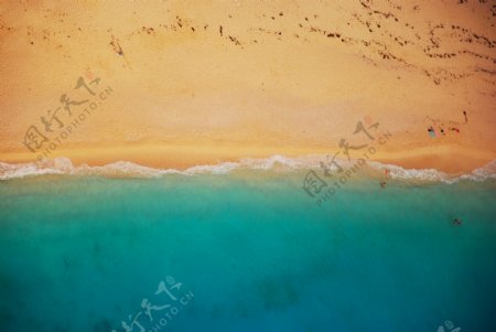 蓝色海岸沙滩风景图片