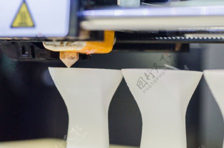 工作中的三维打印机图片