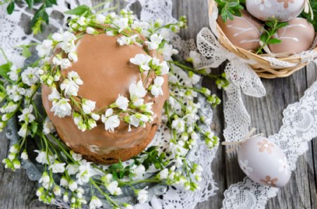 鲜花蛋糕与复活节彩蛋图片
