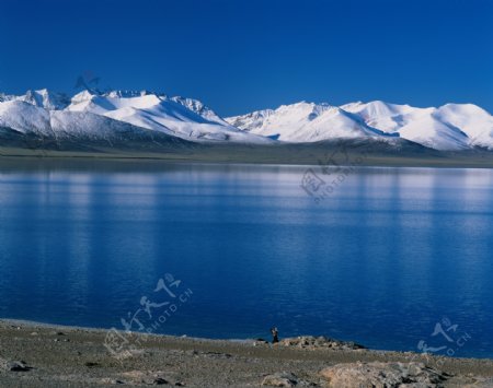 高山湖水景观图片