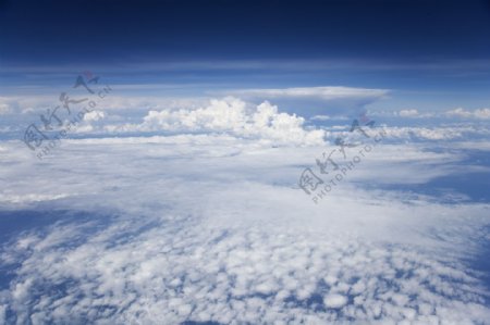 唯美白色云层风景图片