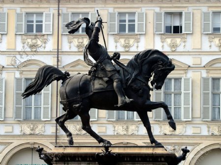 广场古典英雄骑士雕像图片