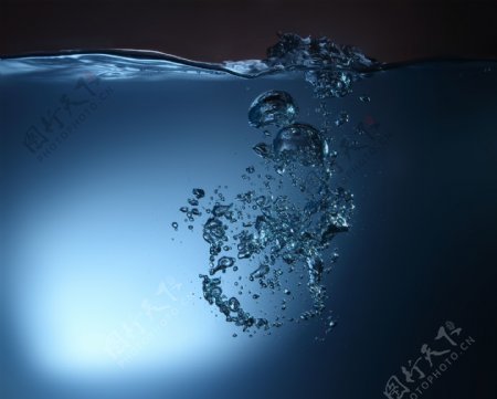 蓝色水纹气泡图片