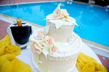 香槟与婚礼蛋糕