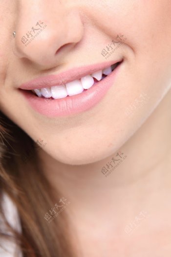 美女健康洁白牙齿图片