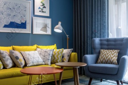 现代客厅创意黄色沙发设计图
