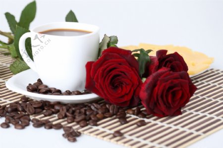 咖啡与玫瑰图片