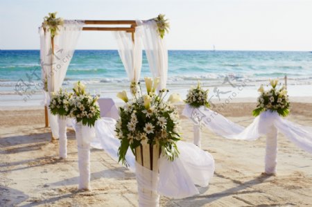 浪漫海边婚礼布置图片