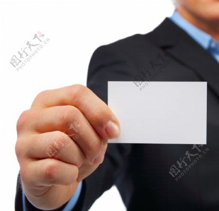 商务人士展示空白卡片图片