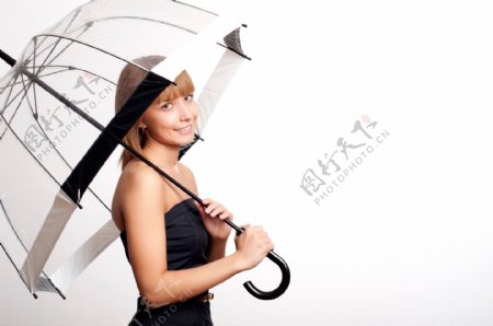 打雨伞的时尚美女图片
