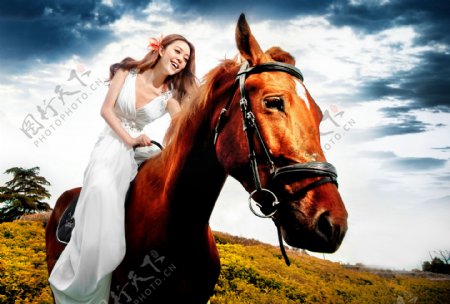 骑马的新娘美女图片