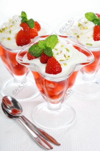 杯子中的草莓冰点