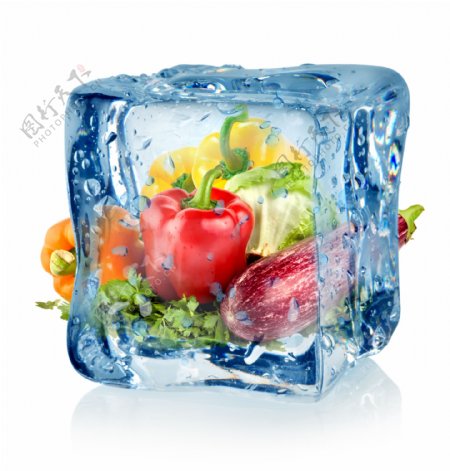 冰块与各种蔬菜