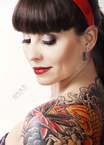 性感纹身女人图片