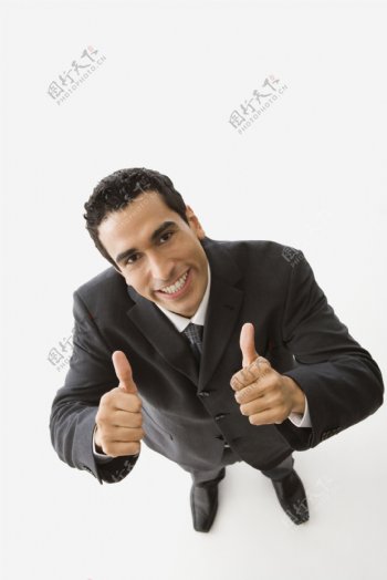 竖大拇指的商务男性图片