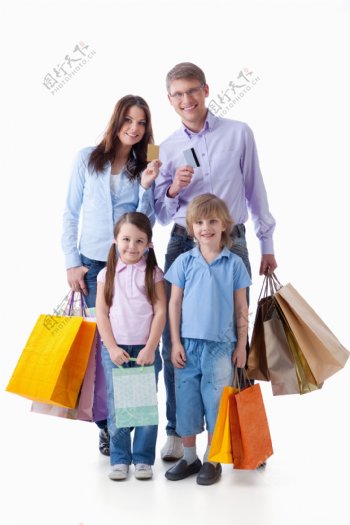 购物的一家人图片