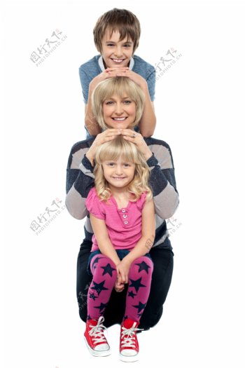 开心的一家人图片