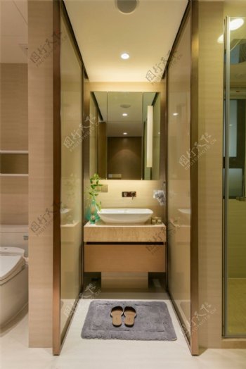 现代简约浴室卫生间装修效果图