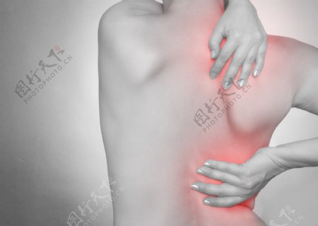 肩腰部疼痛的女性图片
