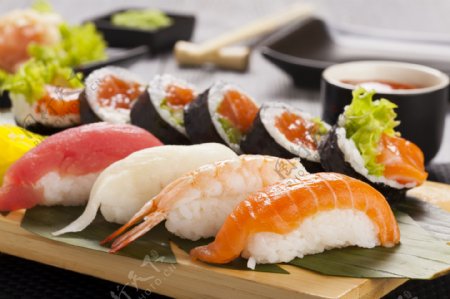 日本寿司三文鱼图片