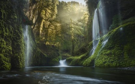 山谷瀑布风景图片