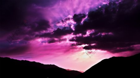 唯美的紫色天空风景图片