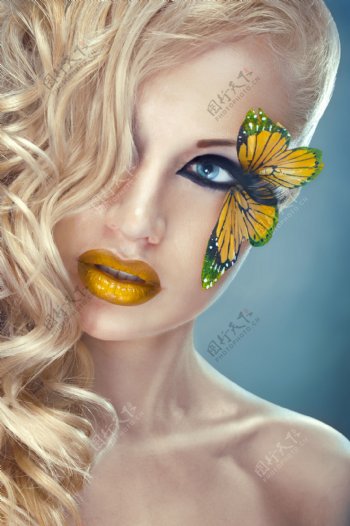 美女眼睛上的蝴蝶图片
