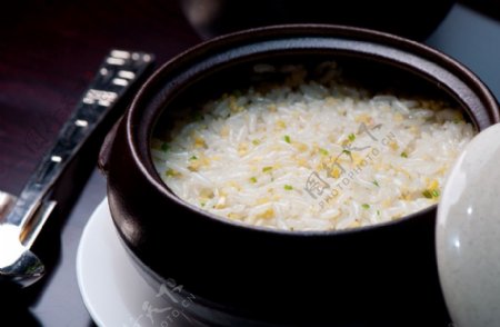煲锅米饭图片