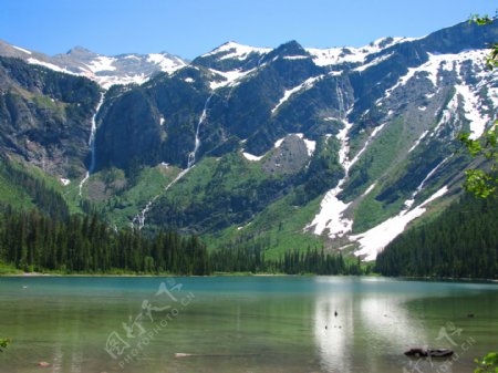 雪山湖泊风景
