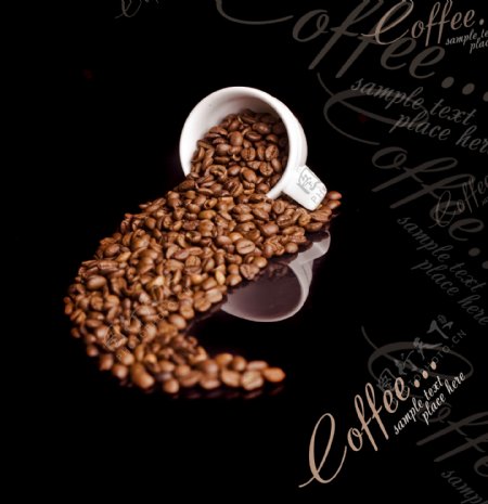 咖啡杯与咖啡豆