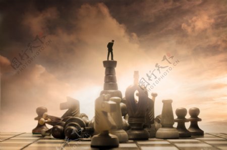 国际象棋棋子上的职业男人图片