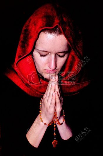 祈祷中的女人