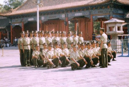 中国风古建筑的军人