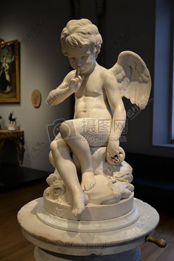 博物馆天使雕塑