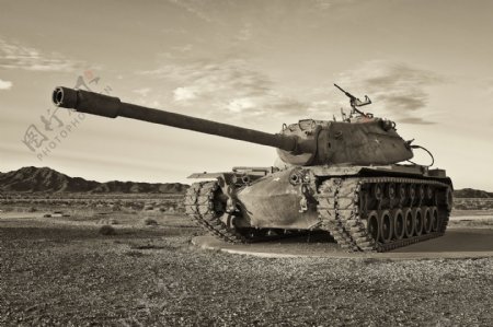 沙漠上的坦克图片