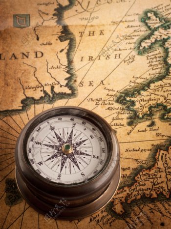 航海地图与指南针