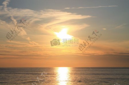 夕阳下的水面