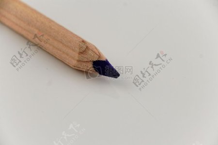 放置桌面的铅笔