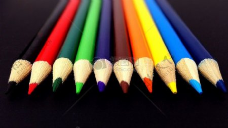 多种色彩的铅笔
