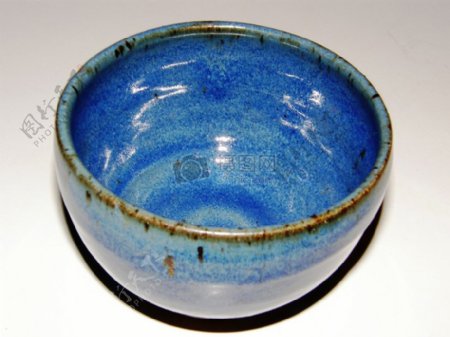 蓝色的陶瓷碗