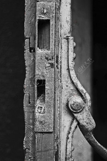 老旧破损的门锁