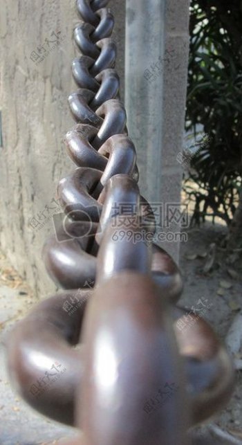 安全的铁锁链