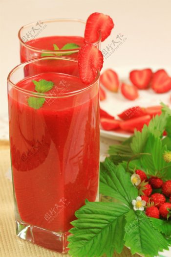 鲜榨草莓汁
