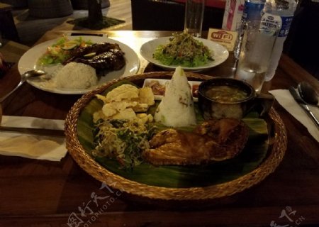 巴厘岛脏鸭餐