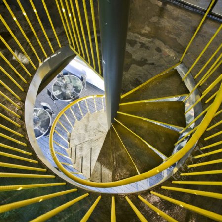 室内餐厅螺型旋转楼梯效果设计图片