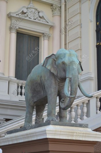 泰国大皇宫内雕塑大象