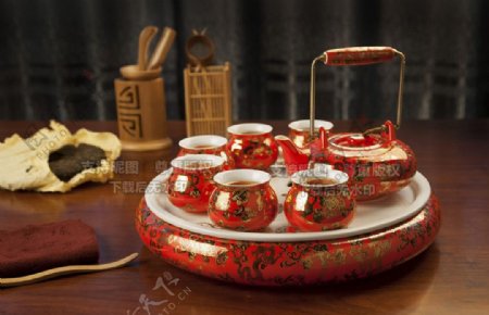 红色陶瓷圆茶具