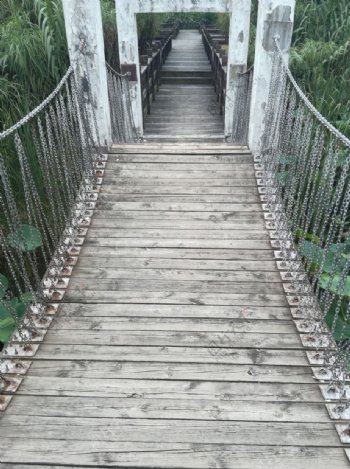 公园木质吊桥