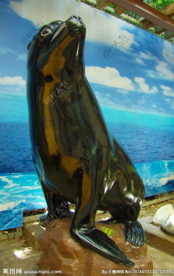 海洋海狮雕像